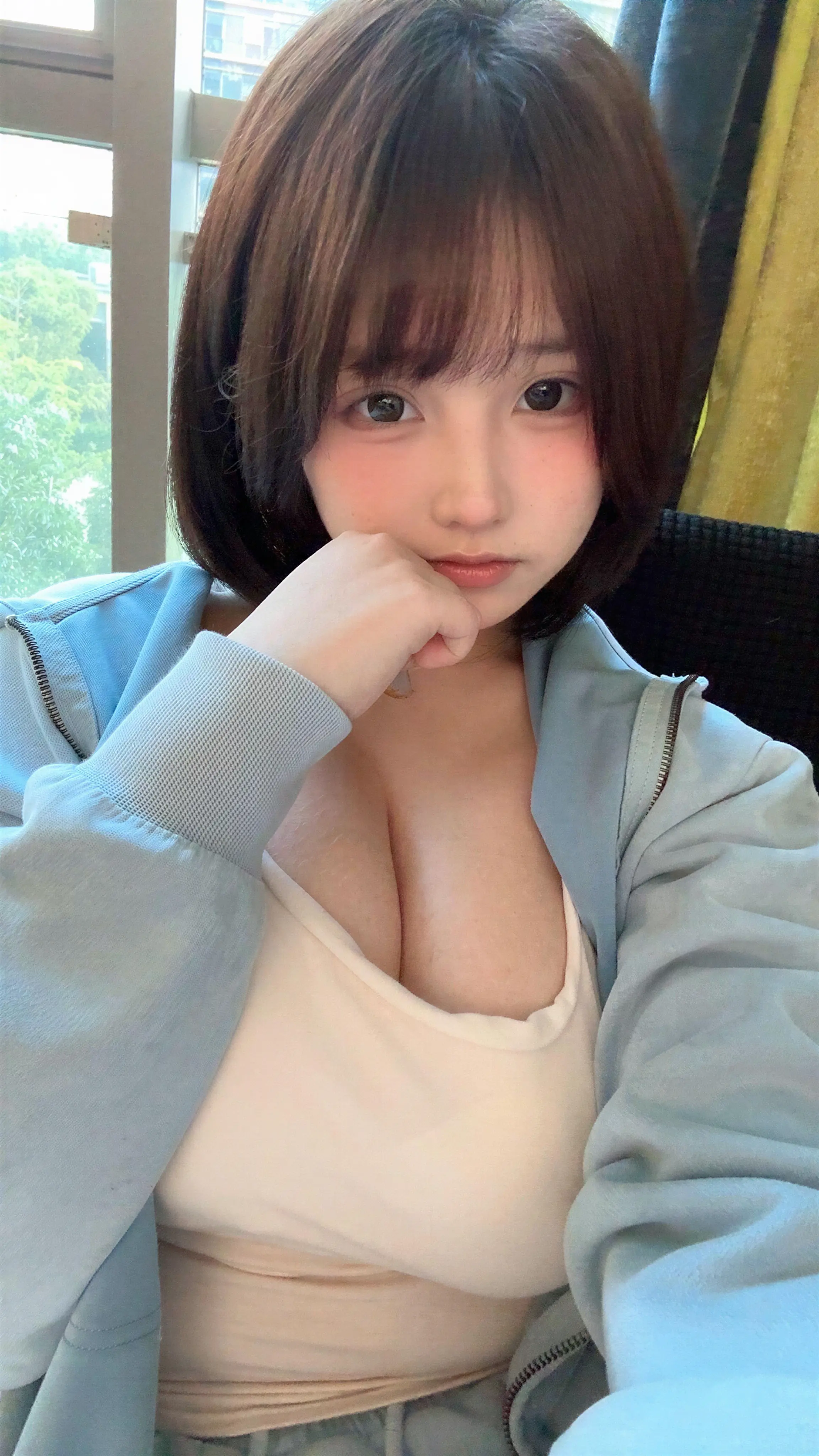 凹菟嫚 – 大乃自拍 6P